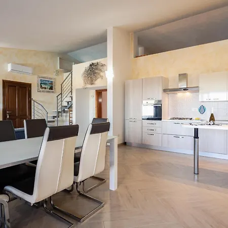 Adriana-infinityholidays Villa